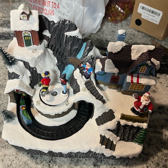 Valery Madelyn Christmas Village - Picture 6 of 11